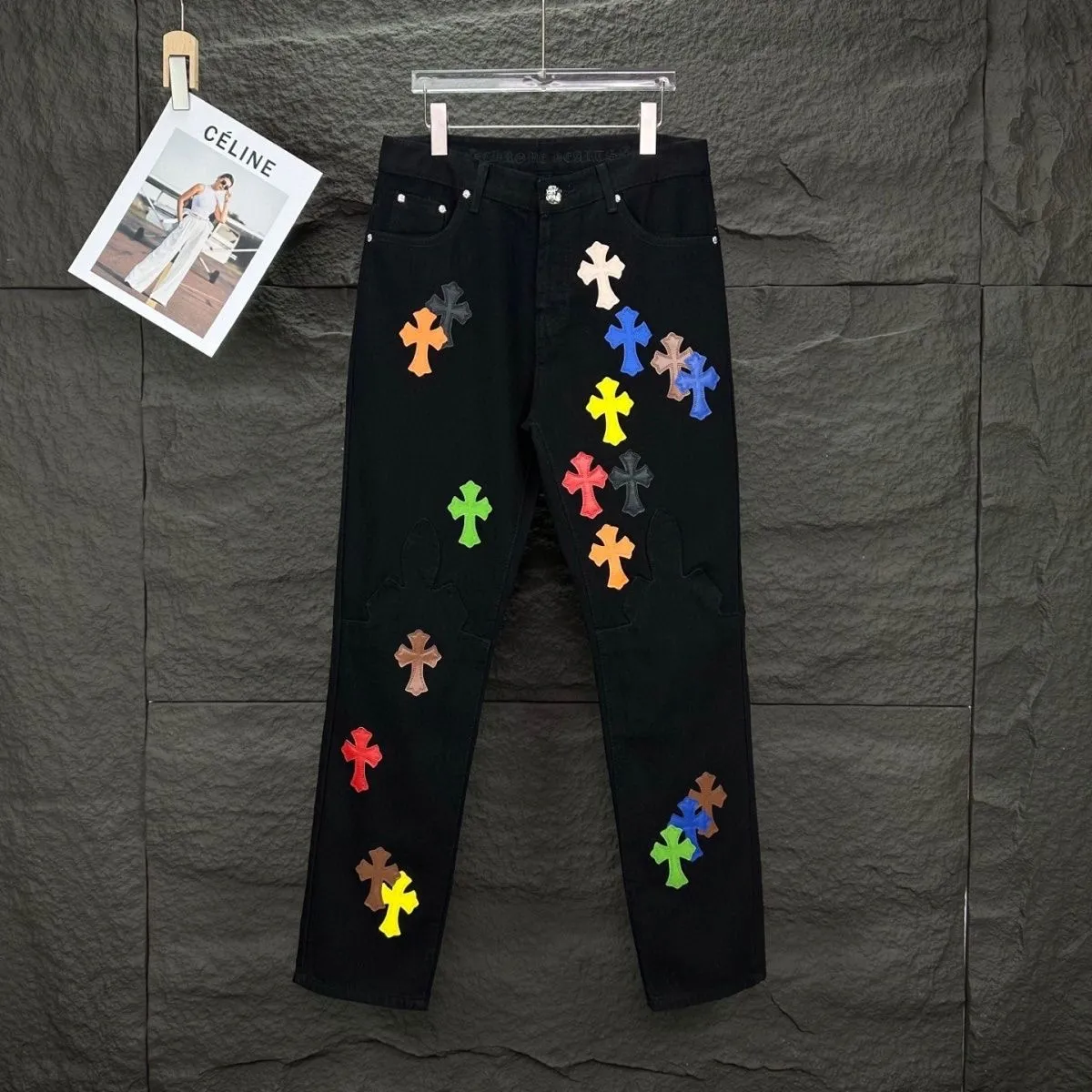P280 💰 (Top version) Chrome hearts & Chrome hearts High-end Chrome hearts flame color leather cross patchwork leather jeans Original hardware accessories washed and other elevators, QR code analysis are all purchased from the original factory, high degree of restoration, you are welcome to compare the products ~ Three-dimensional version Loose and comfortable, not flattering, taller and slimmer Dachang Seiko Original factory quality control Same style for men and women Can be matched with couples Versatile recommendation Necessary jeans for all seasons Hipsters have been disappointed From the quality selection of fabrics, the tailoring of details, and the matching of patterns, everything is impeccable! The upper body is so handsome when worn...it can be easily worn by men, women and children! The craftsmanship is made of heavy-duty washed pure cotton denim fabric. After washing, it is soft and thick and looks very stylish when worn. Color: black Size: 28, 30, 32, 34, 36 (S-XXL)